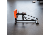Support de tirage ou appareil d'entraînement léger sur sol de gym, avec poignées orange et câbles, utilisé pour rugby solo Tête